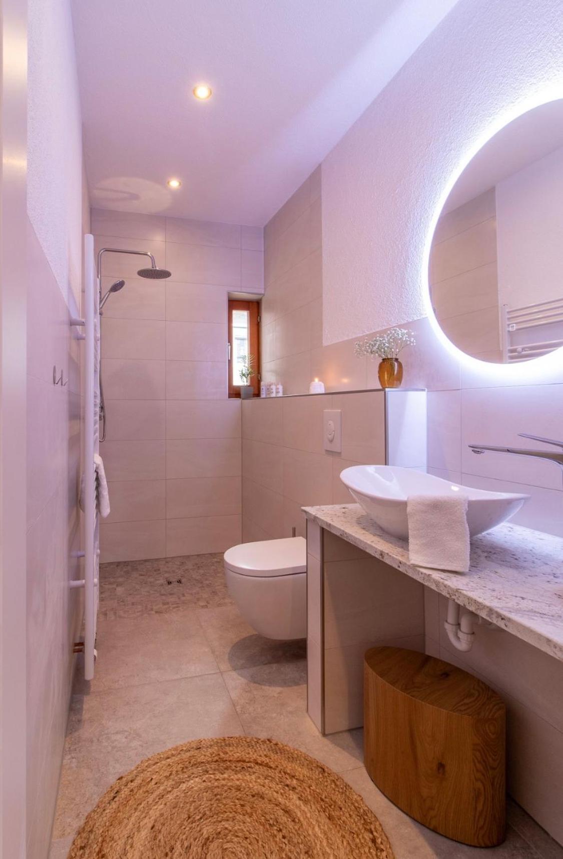 Stilvolles City-Apartment I Netflix I Wlan L Stellplatz I Zentral Schwarzenberg  Ngoại thất bức ảnh
