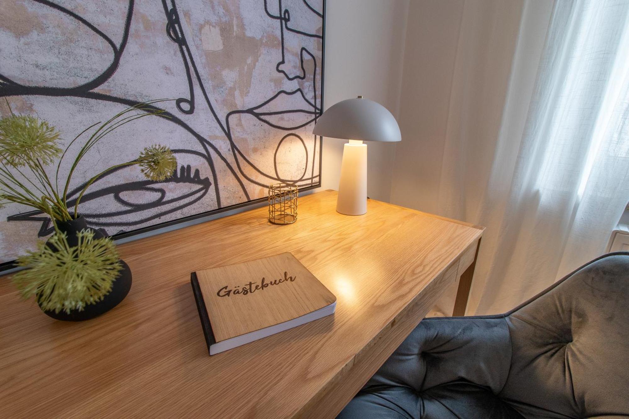Stilvolles City-Apartment I Netflix I Wlan L Stellplatz I Zentral Schwarzenberg  Ngoại thất bức ảnh