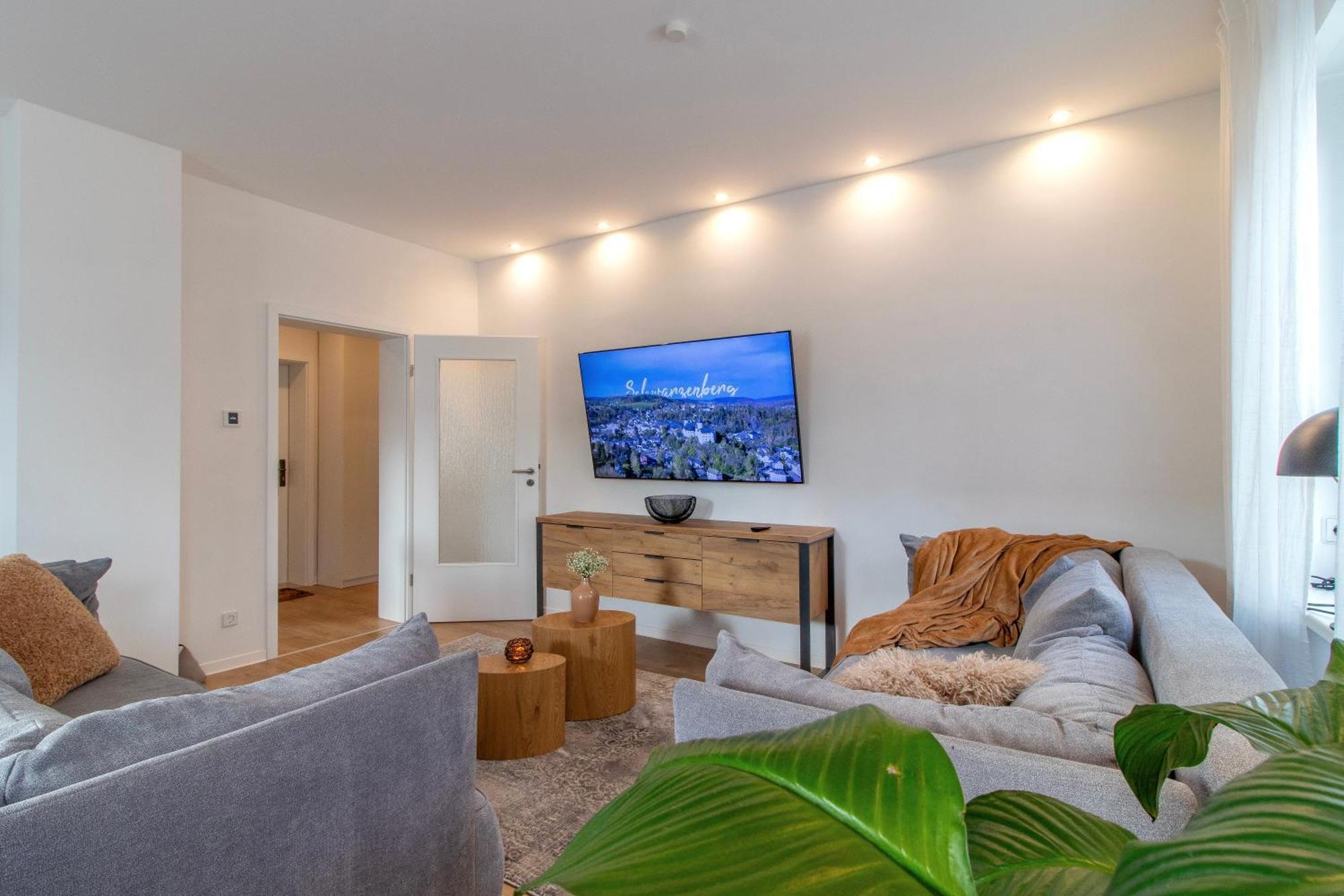 Stilvolles City-Apartment I Netflix I Wlan L Stellplatz I Zentral Schwarzenberg  Ngoại thất bức ảnh